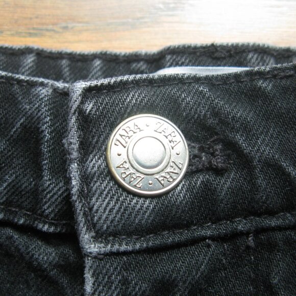 Zara denim shorts size 6 *GUC - Picture 5 of 7